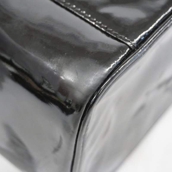 CHANEL Black Patent Leather Vanity Bag - Picture 7 of 16